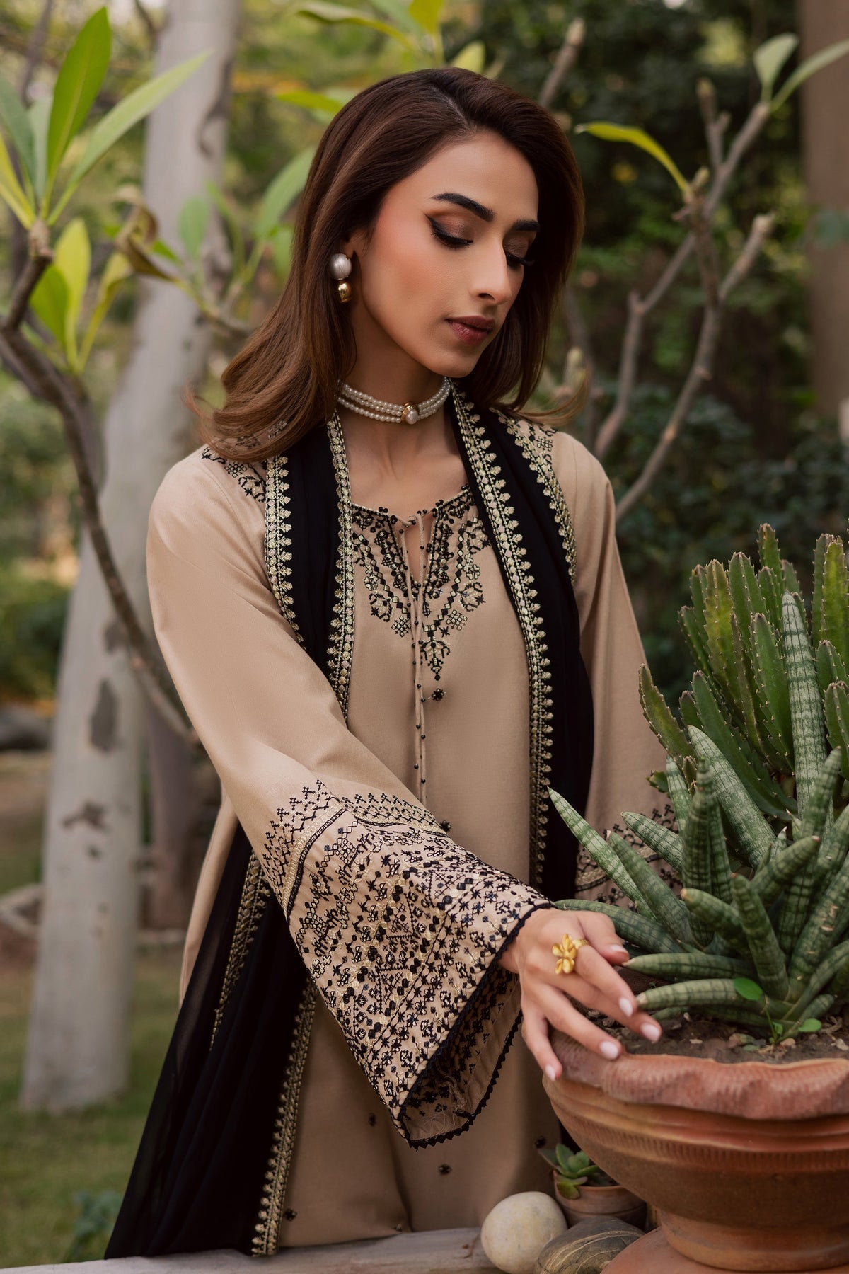 BT 2985 - 3 Piece Unstitched Embroidered Dhanak Fabric With Embroidered Dhanak Shawl